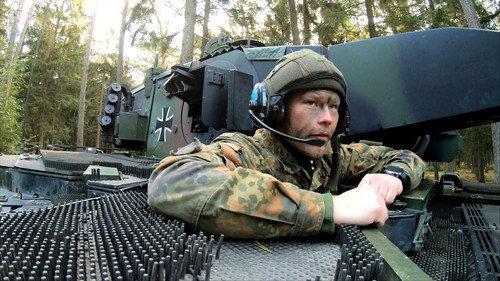 Einsatzbereit - Ausbildung bei der Bundeswehr Season 1 Episode 1 - Tank drivers off-road