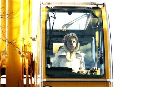 Solsidan Season 2 Episode 7 - Mickan oroar sig för att Fredde ska bli fet