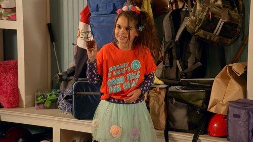 Stuck in the Middle Season 3 Episode 4 - Stuck in Camp Chaos