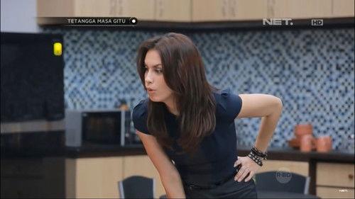 What An Annoying Neighbour! Season 1 Episode 3 - Rayuan Pulau Kelapa