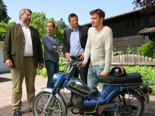 Die Rosenheim-Cops Season 13 Episode 23 - Mord im Klassenzimmer