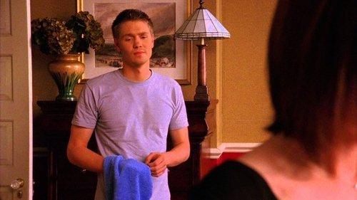 One Tree Hill Season 2 Episode 23 - The Leavers Dance (2)