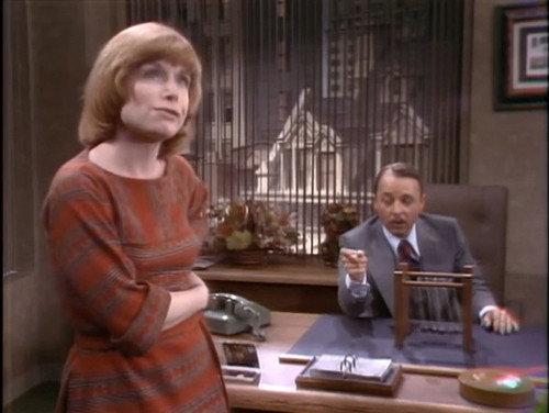 One Day at a Time Season 2 Episode 19 - The Traveling Salesperson