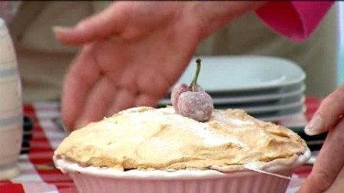 The Great British Bake Off Season 1 Episode 4 - Puddings Week