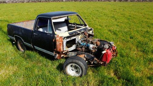 Roadkill Garage Season 1 Episode 3 - Field-Find Abandoned Truck Rescue!