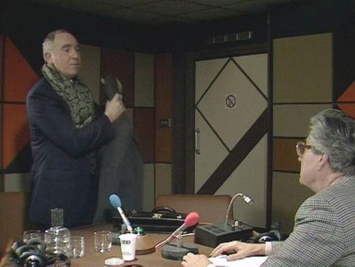 Yes, Prime Minister Season 2 Episode 8 - The Tangled Web