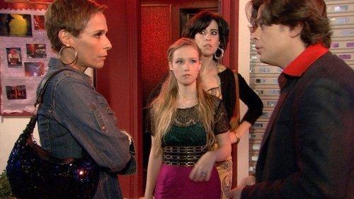 Tapas & Beijos Season 1 Episode 33 - Bia is Fatima and Sueli's new coworker