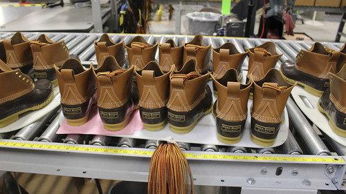 How Do They Do It? Season 12 Episode 2 - Heavy-Lift Aircraft, Hunting Boots, Bananas