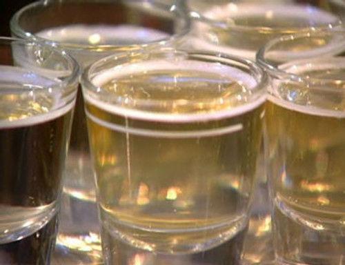 The Man Show Season 4 Episode 14 - 100 Shots With Super Dave (AKA How Much Do You Weigh?)