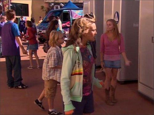 Zoey 101 Season 3 Episode 20 - Son of a Dean