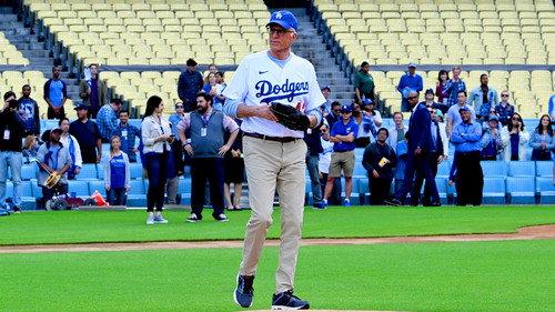 Mr. Mayor Season 1 Episode 5 - Dodger Day
