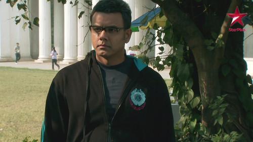 Ek Hasina Thi Season 1 Episode 12 - Shaurya Sees The Photographs