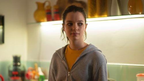 Hanna Season 1 Episode 5 - Town