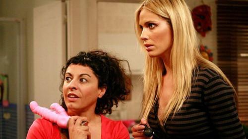 undefined Season 2 Episode 5 - Un aniversario, un peluquín y una reunión de tupper-sex