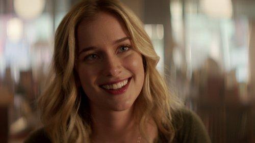 You Season 1 Episode 1 - Pilot