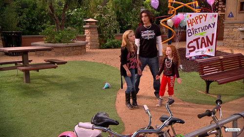 Dog with a Blog Season 1 Episode 9 - Stan Stops Talking