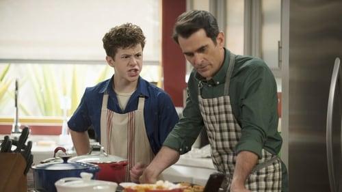 Modern Family Season 6 Episode 8 - Three Turkeys