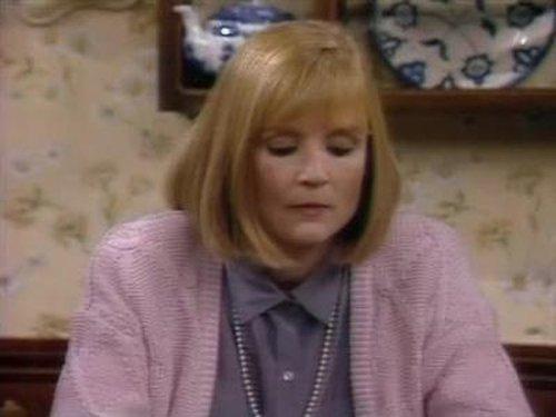 Family Ties Season 6 Episode 20 - Read It and Weep (2)