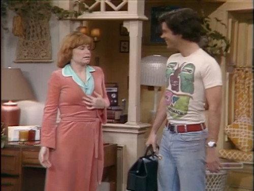 One Day at a Time Season 2 Episode 18 - Julie's Operation