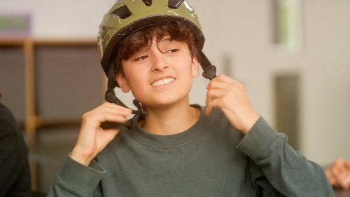 Klassen Season 17 Episode 15 - Too cool for a bike helmet