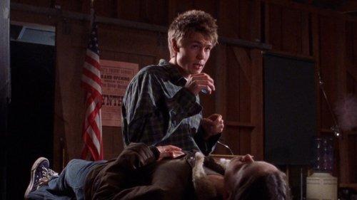 Gilmore Girls Season 2 Episode 9 - Run Away, Little Boy