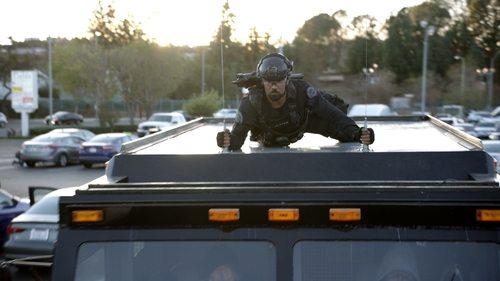 S.W.A.T. Season 1 Episode 15 - Crews