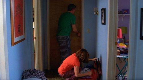 The Middle Season 2 Episode 16 - Hecks On A Plane