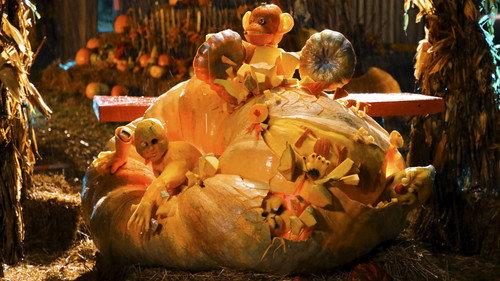 Outrageous Pumpkins Season 4 Episode 5 - Giants On Parade