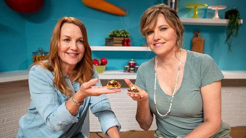 Tiny Kitchen Cook-Off Season 1 Episode 5 - Lucy Lawless & Renee O'Connor Make Tiny Chili Cheese Nachos