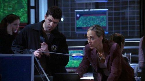 24 Season 4 Episode 17 - Day 4: 11:00 P.M.-12:00 A.M.