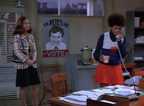 The Mary Tyler Moore Show Season 2 Episode 24 - His Two Right Arms