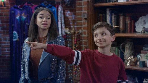 Wizards Beyond Waverly Place Season 1 Episode 18 - Hit Me with Your Best Bot