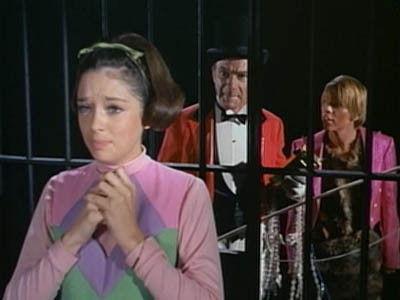 Lost in Space Season 3 Episode 12 - A Day at the Zoo