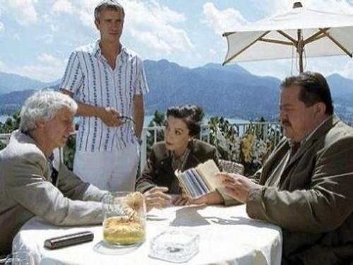 Die Rosenheim-Cops Season 4 Episode 10 - Mord im Paradies