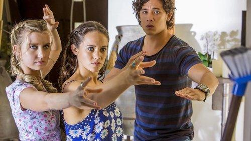 Mako: Island of Secrets Season 3 Episode 4 - Mopping Up