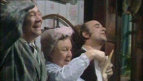 On the Buses Season 6 Episode 7 - The Prize