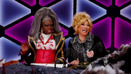 Dimension 20 Season 18 Episode 1 - Queens on a Quest