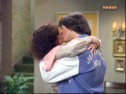 Happy Days Season 8 Episode 1 - No Tell Motel