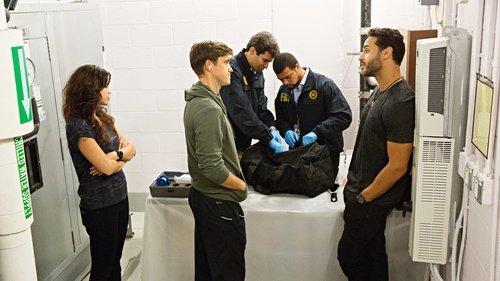 Graceland Season 1 Episode 8 - Bag Man