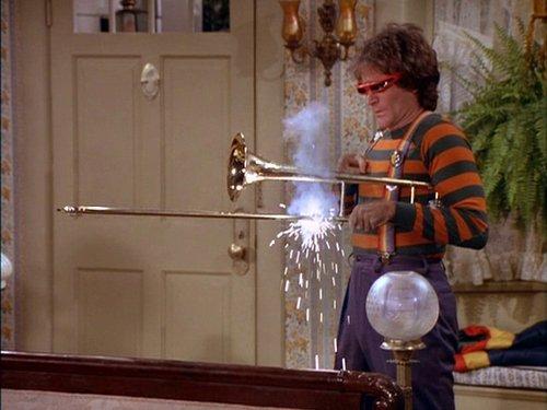Mork & Mindy Season 1 Episode 7 - Mork Goes Public