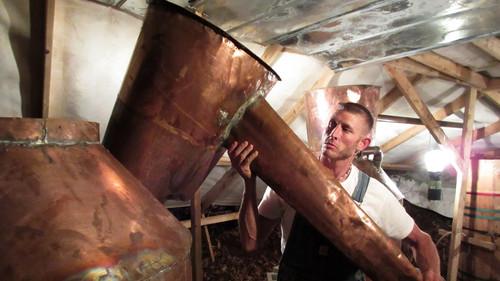 Moonshiners Season 6 Episode 1 - Whiskey Rebellion