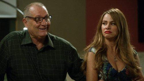 Modern Family Season 6 Episode 4 - Marco Polo