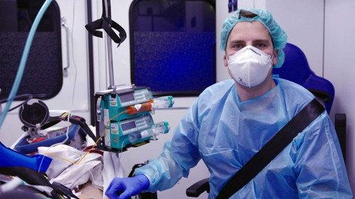 Charité intensiv Season 1 Episode 1 - Death