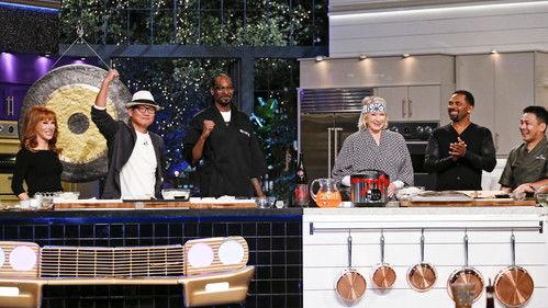 Martha & Snoop's Potluck Dinner Party Season 1 Episode 6 - Something Fishy