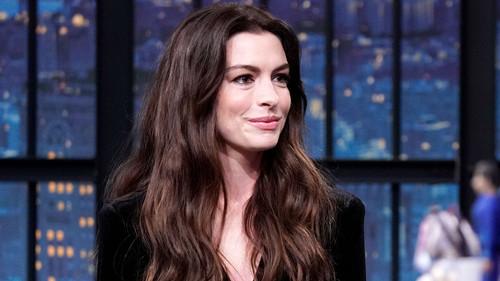 Late Night with Seth Meyers Season 11 Episode 4 - Anne Hathaway, David Byrne