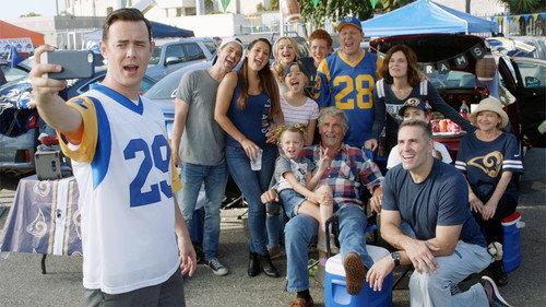 Life in Pieces Season 2 Episode 11 - Tailgate Spiral Souvenir Seating