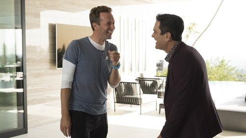 Modern Family Season 9 Episode 8 - Brushes with Celebrity