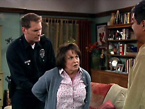 George Lopez Season 6 Episode 1 - George's Mom Faces Hard Tambien
