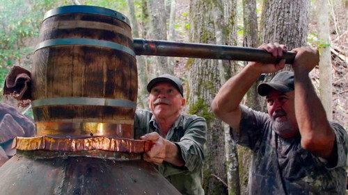 Moonshiners Season 15 Episode 13 - Spirit Animal