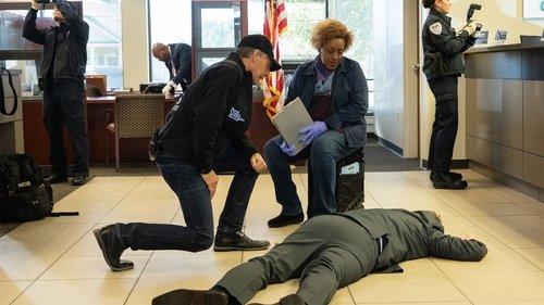 undefined Season 5 Episode 12 - Desperate Navy Wives